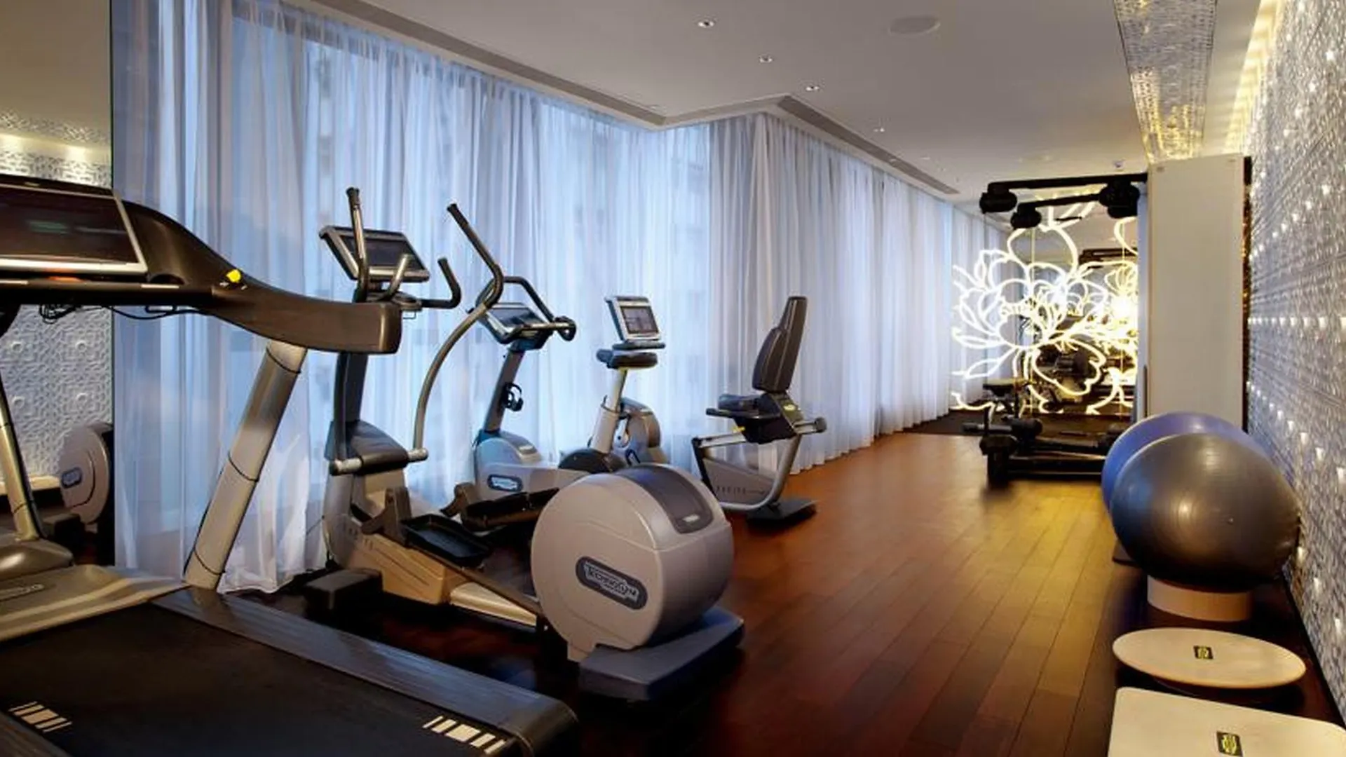 Mira Moon Hotel Hong Kong 5*,