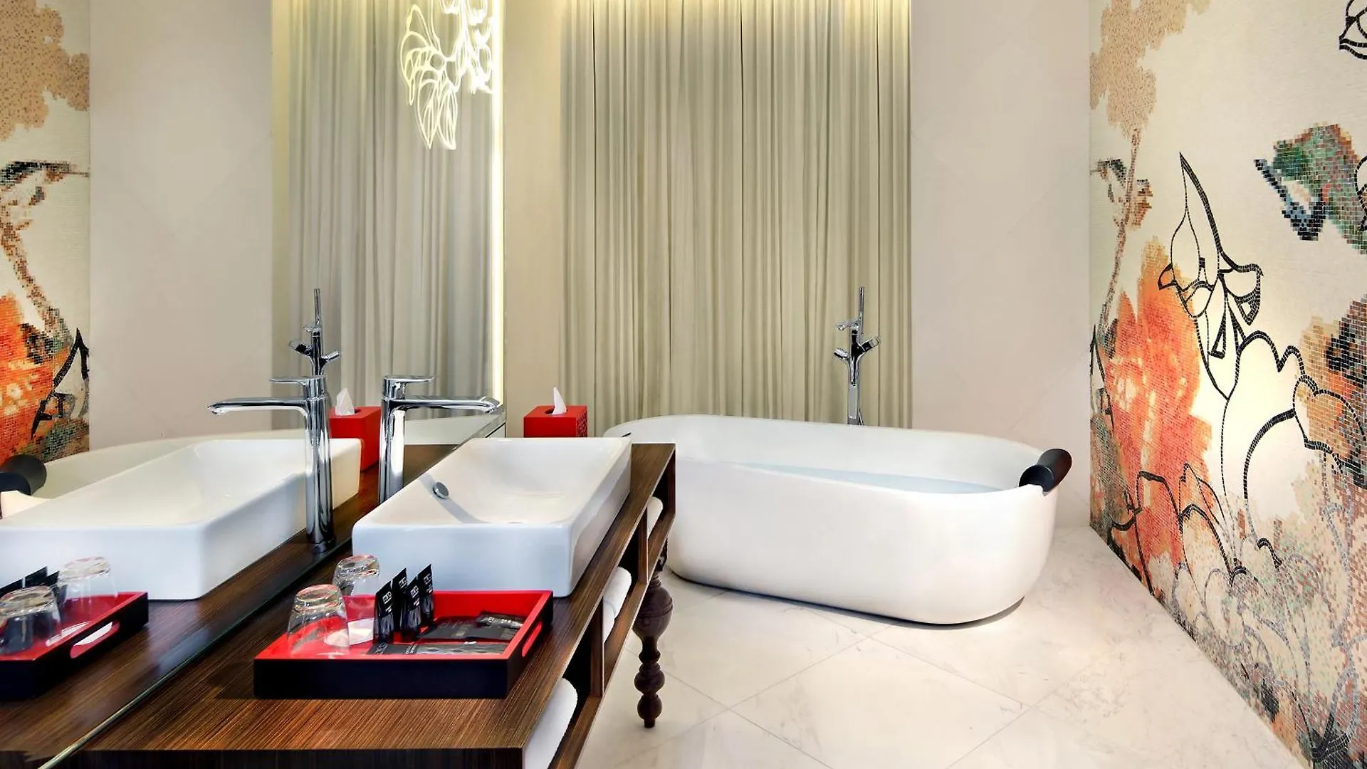Mira Moon Hotel Hong Kong 5*,
